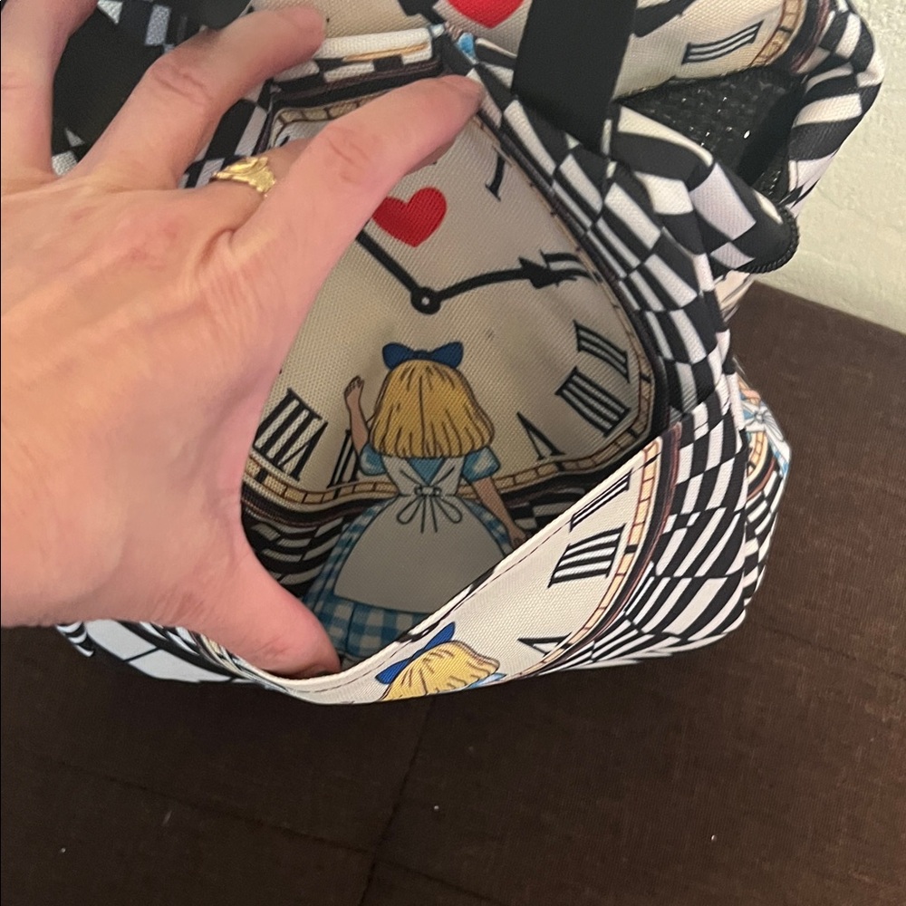 #1207** Alice in Wonderland Themed Black /White Tote Bag & Lunch Pack. - Picture 4 of 7